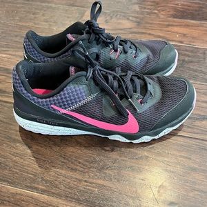 Wmns Juniper Trail 'Black Hyper Pink